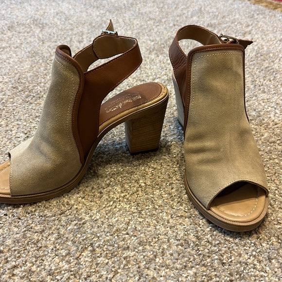 Open toe Coach heels - Picture 2 of 9